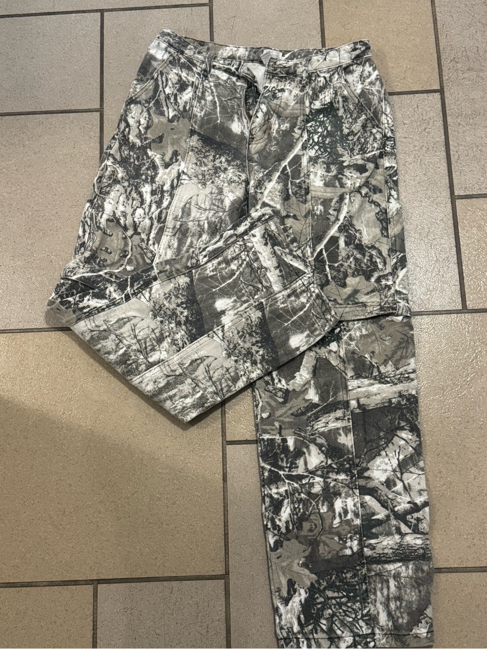 Tilly’s (West of Melrose) Gray Camouflage Cargo Pants - Casual Utility Style